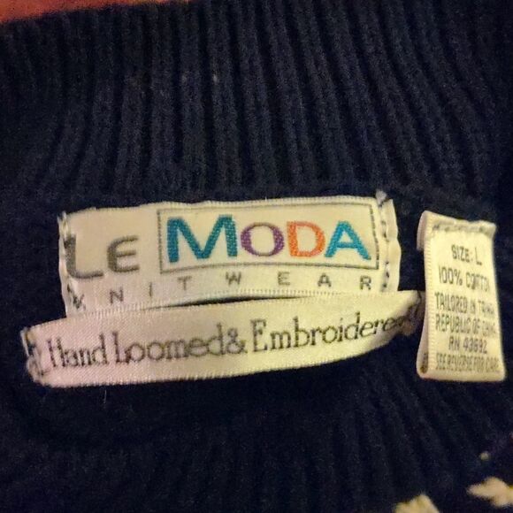 LE MODA Hand embroidered blue knit sweater with pearl details size Large - Picture 2 of 7